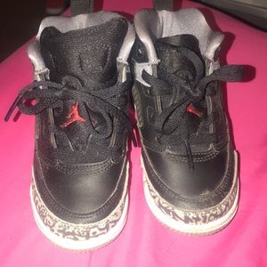 Toddler Jordan shoes (9c)